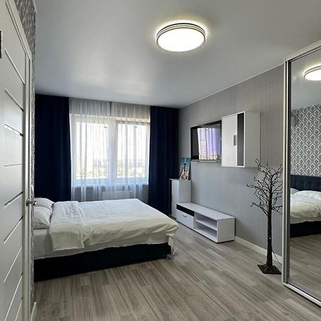 Є Генератор 1Кім Осокорки Вул Бориса Гмирі 20 Жк Патріотика Kiev Luaran gambar